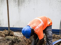 NOUS TRAVAILLONS AVEC DES SOUS-TRAITANTS LOCAUX