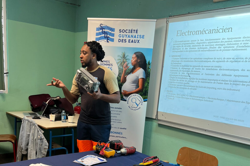 Electromécanicien au Forum-des-métiers - Secteur-SLM
